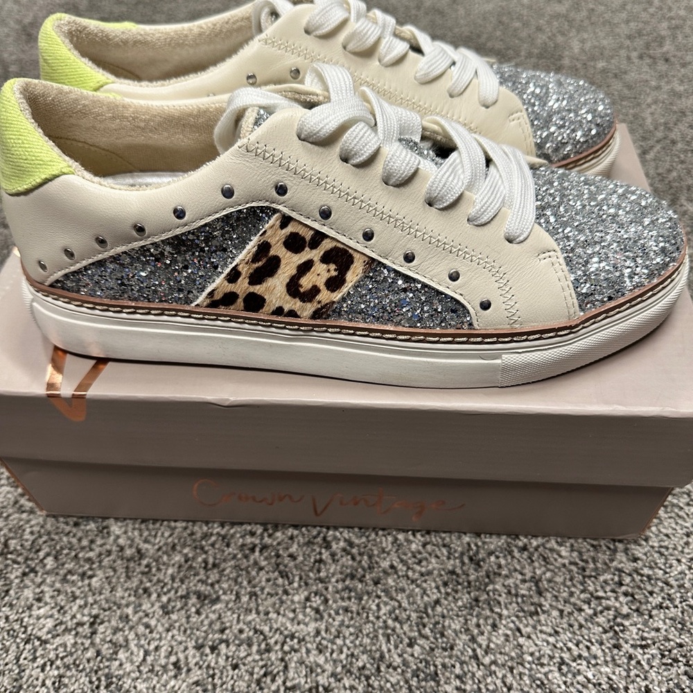 Crown Vintage Kalinda Sneakers Size 9 Women’s